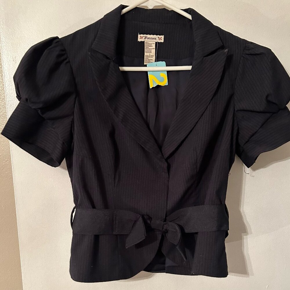 Sporty Women's Fitted Short Sleeve Blazer with Cinched Waist.